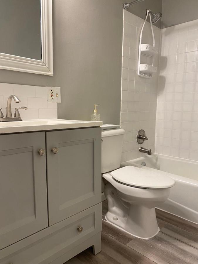 Cozy, 1St Floor Apartment 2Bdrms Plus Semi Private Room With Futon Pets With Fee Family Friendly Close To Everything Cleveland Exterior foto